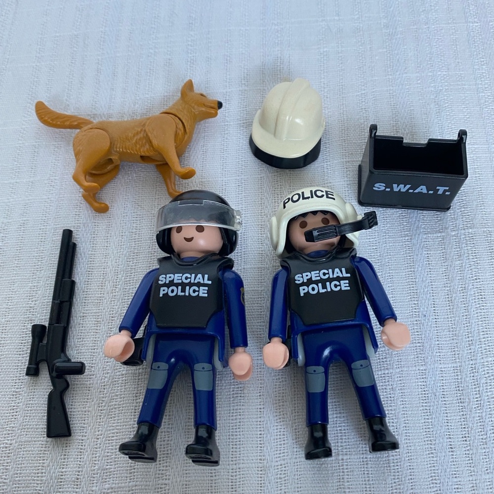 PLAYMOBIL Special Police SWAT Set - 2 Figures With German Shepherd & Accessories - Picture 3 of 8